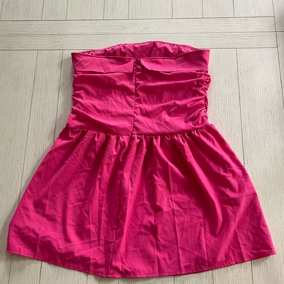 Adorable Hot pink strapless mini dress size M/L - Picture 2 of 2